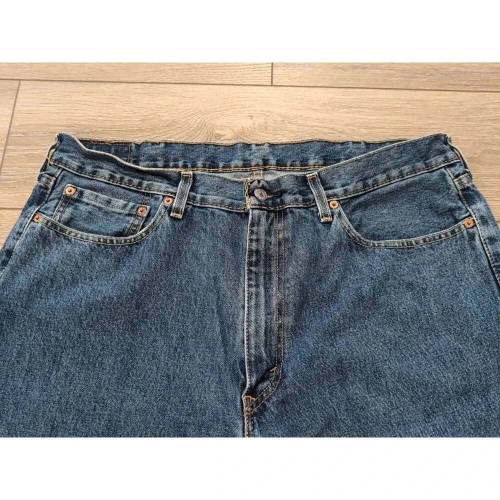 LEVI'S 550 MEN'S BLUE JEANS SIZE 38x32 STRAIGHT RELAXED MEDIUM WASH    EUC